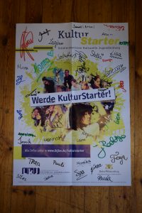 Bild Plakat der KulturStarter mit Unterschrifen aller Teilnehmenden