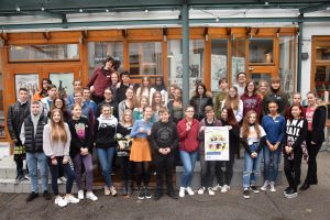 Bild: Gruppenfoto der Heidelberger Kulturstarter vor dem Kulturfenster