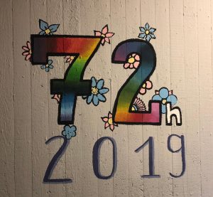 Bild: in bunten Farben hat sich die Gruppe an den Wänden verewigt