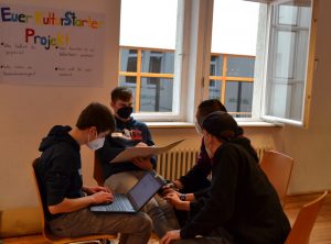 Jugendliche planen Projekt