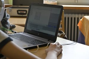 ein Laptop, an dem gearbeitet wird