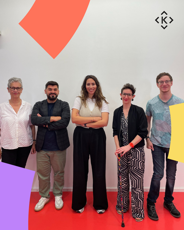 Teilnehmende der inklusiven Jury, bestehend aus drei Frauen und zwei Männern 